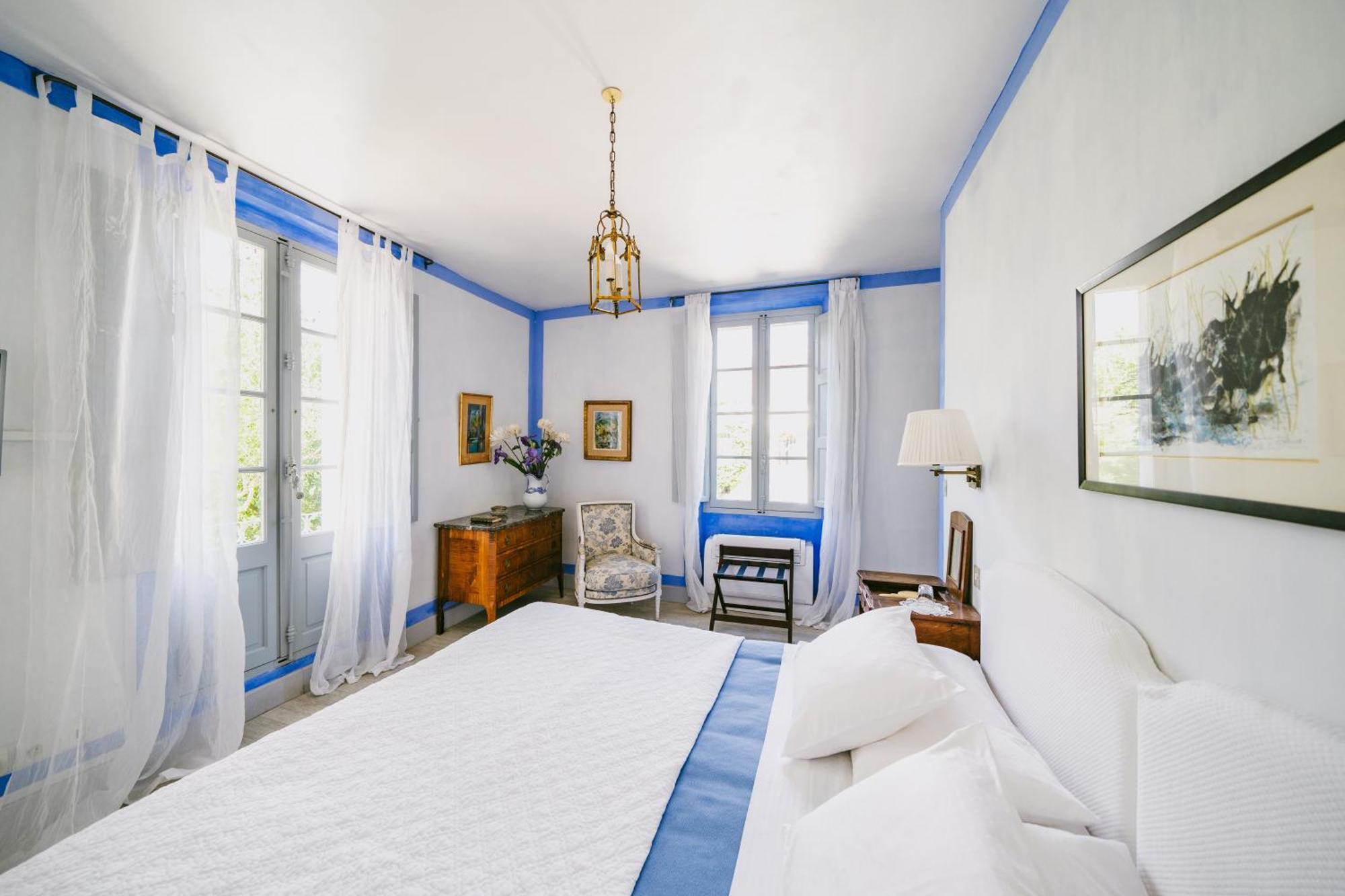Bastide Rose Hotel Le Thor Bagian luar foto