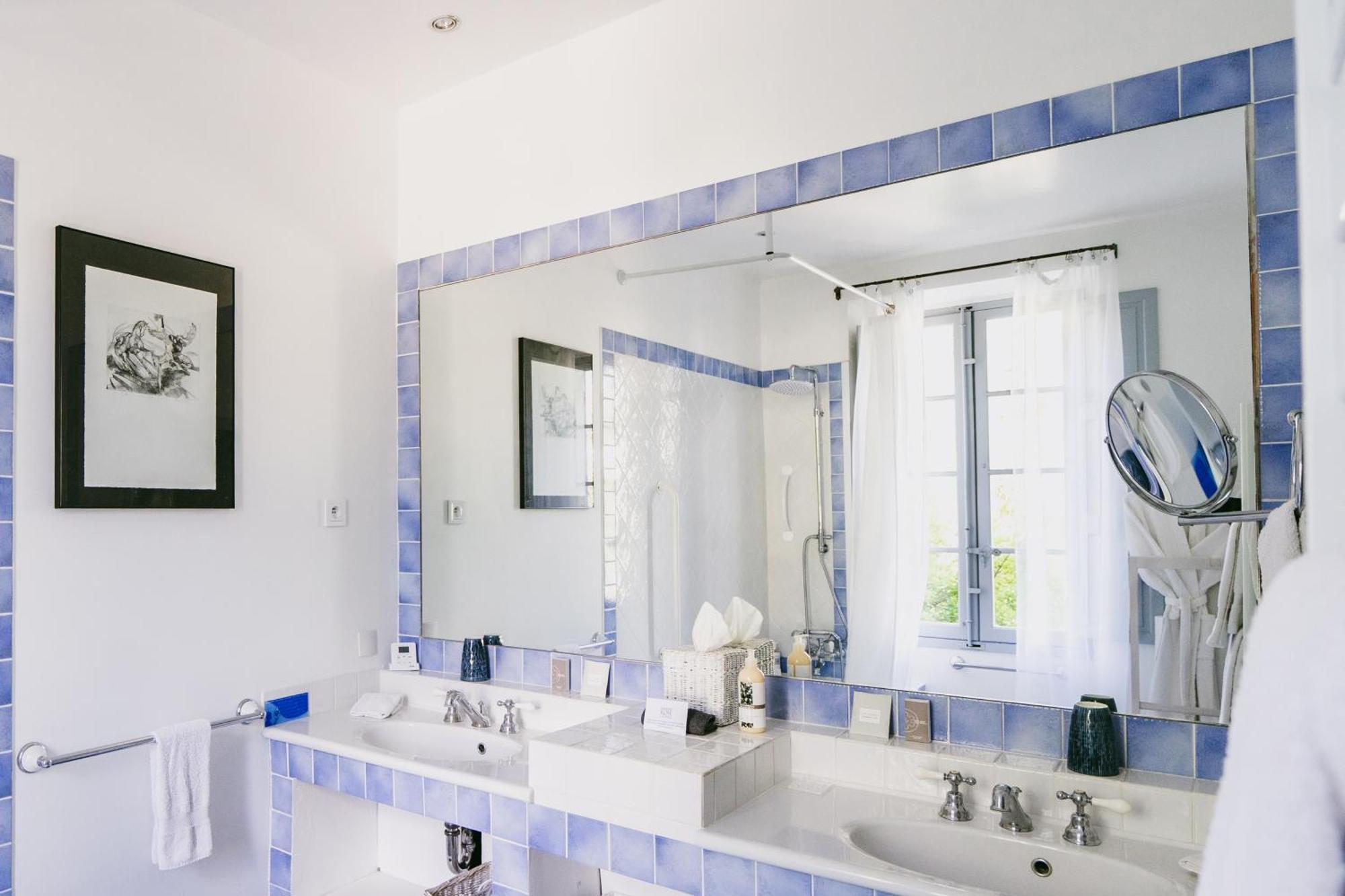 Bastide Rose Hotel Le Thor Bagian luar foto