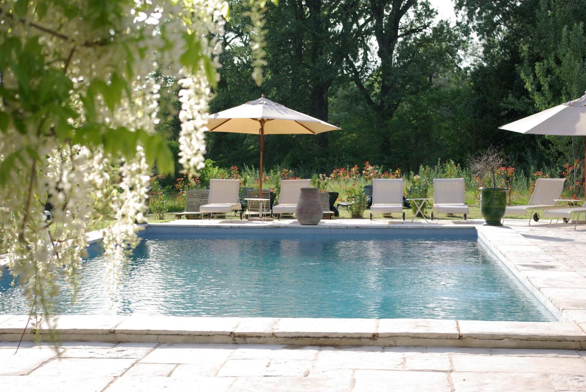Bastide Rose Hotel Le Thor Bagian luar foto