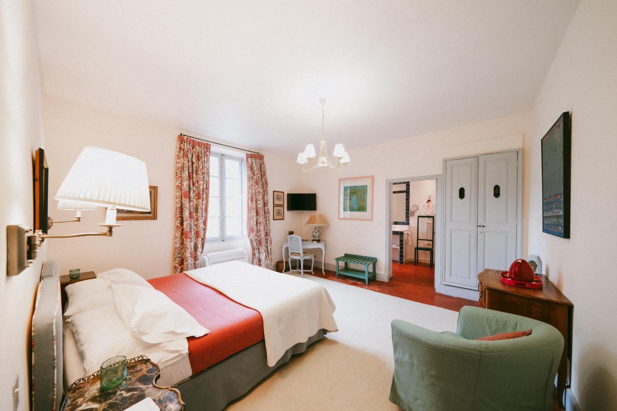 Bastide Rose Hotel Le Thor Bagian luar foto