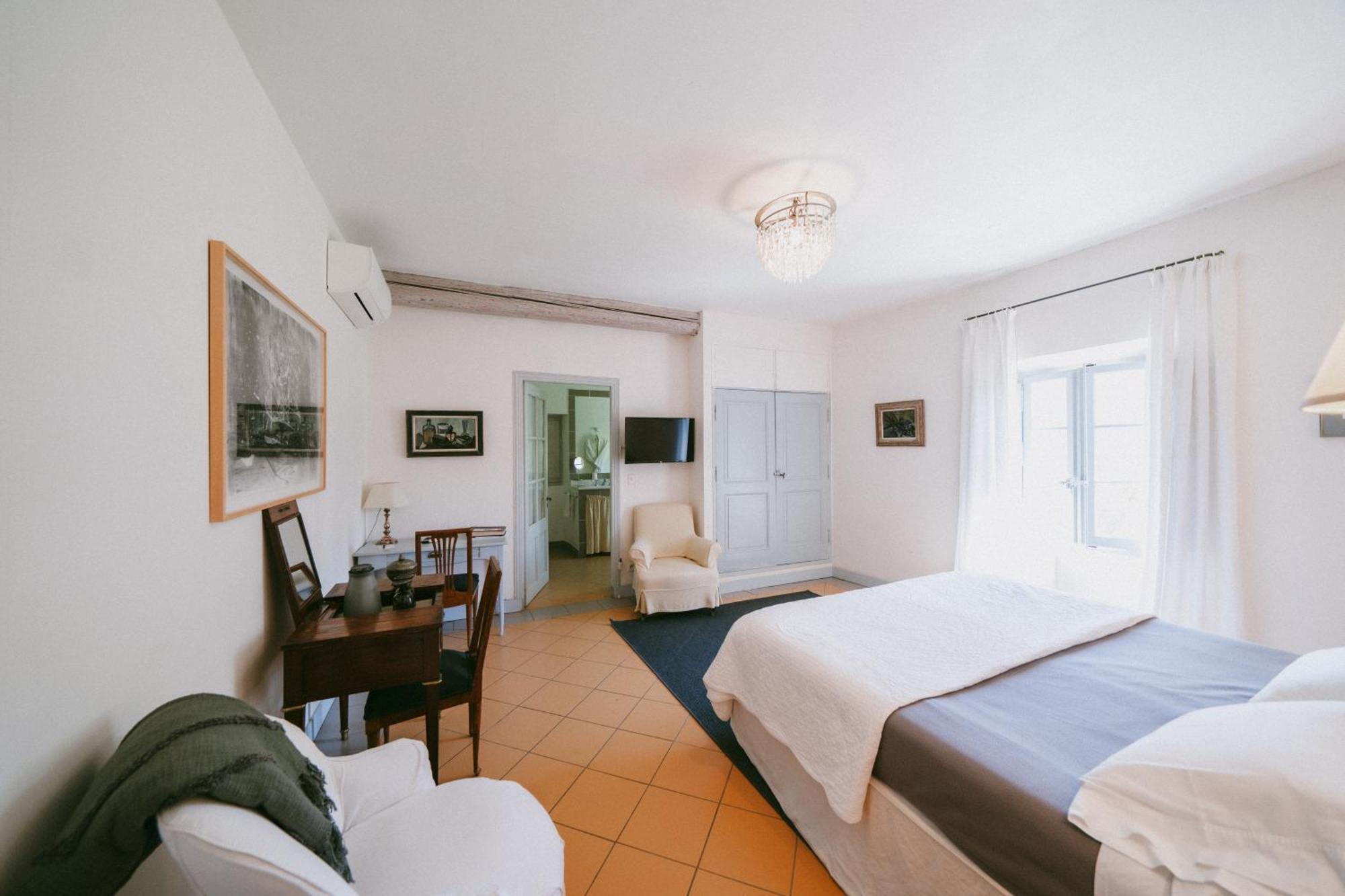Bastide Rose Hotel Le Thor Bagian luar foto