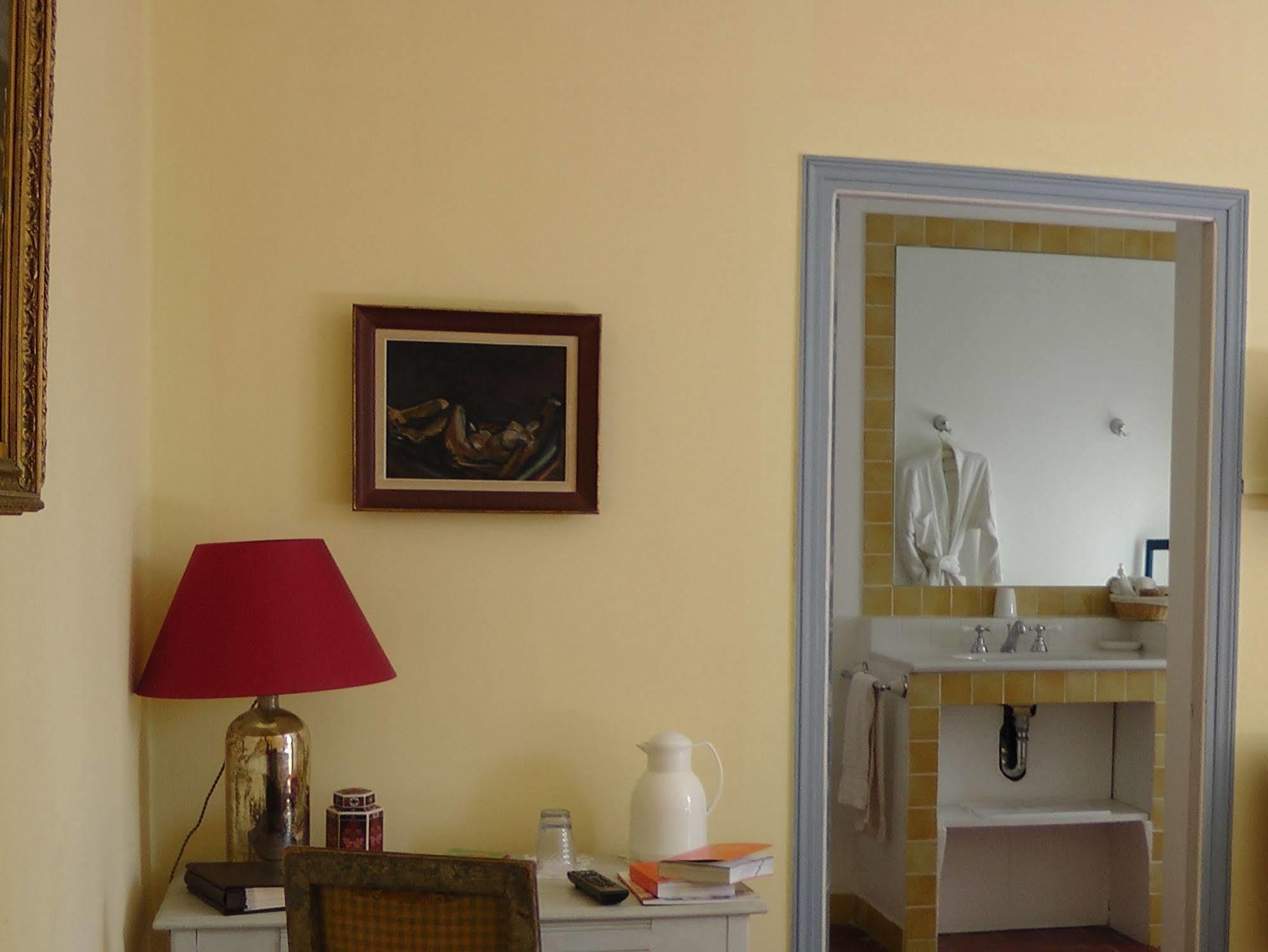 Bastide Rose Hotel Le Thor Bagian luar foto