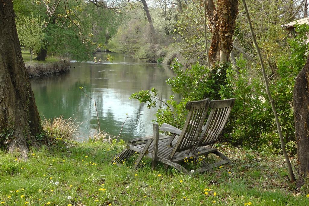 Bastide Rose Hotel Le Thor Bagian luar foto